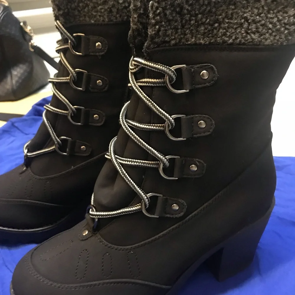 Black lace 🎁up boot/ NEW NEVER WORN 👍👢!!!!! / Sale 👍👍👍 - Picture 3 of 4